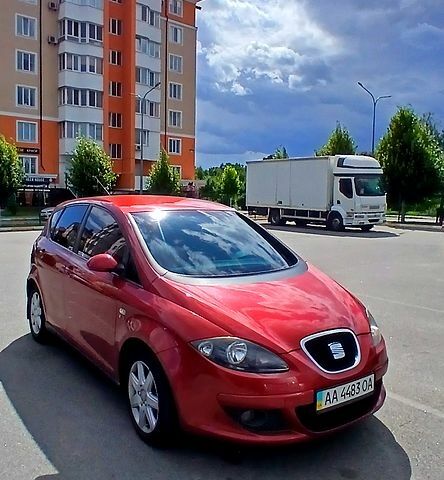 Красный Сеат Алтеа, объемом двигателя 2 л и пробегом 185 тыс. км за 5600 $, фото 1 на Automoto.ua