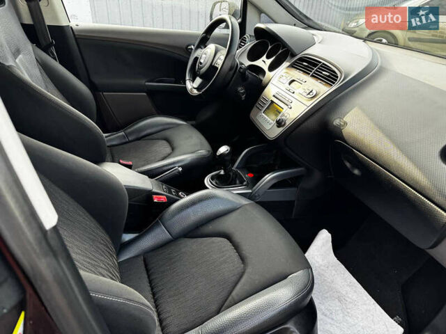 Червоний Сеат Altea, об'ємом двигуна 2 л та пробігом 220 тис. км за 5999 $, фото 13 на Automoto.ua