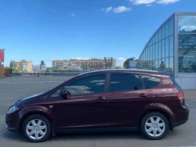 Красный Сеат Алтеа, объемом двигателя 2 л и пробегом 192 тыс. км за 7999 $, фото 3 на Automoto.ua