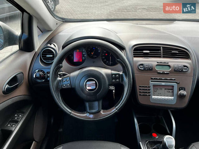 Сеат Алтеа 2008 в Днепре (Днепропетровске) на Automoto.ua Красный Сеат Алтеа, объемом двигателя 2 л и пробегом 220 тыс. км за 5999 $, фото 9 на Automoto.ua