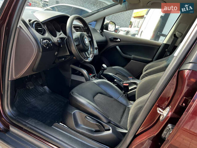 Сеат Алтеа 2008 в Днепре (Днепропетровске) на Automoto.ua Красный Сеат Алтеа, объемом двигателя 2 л и пробегом 220 тыс. км за 5999 $, фото 7 на Automoto.ua