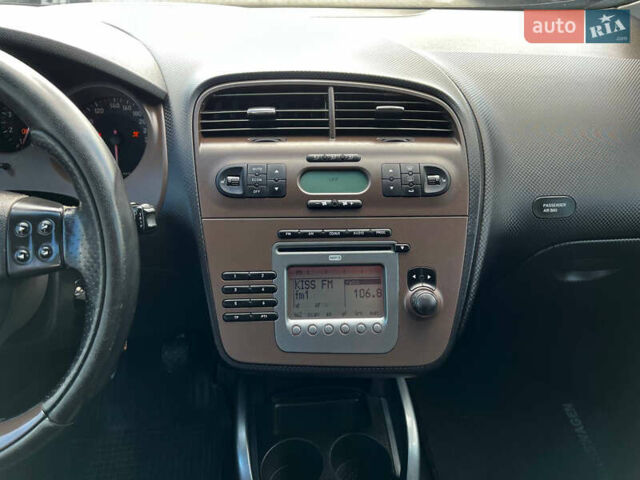 Сеат Алтеа 2008 в Днепре (Днепропетровске) на Automoto.ua Красный Сеат Алтеа, объемом двигателя 2 л и пробегом 220 тыс. км за 5999 $, фото 8 на Automoto.ua