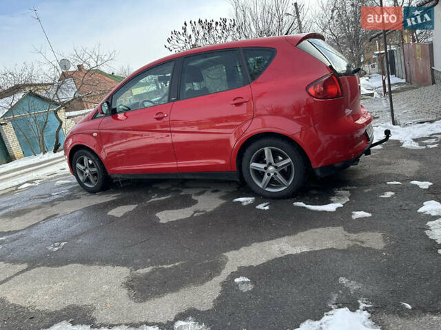 Червоний Сеат Altea, об'ємом двигуна 1.6 л та пробігом 180 тис. км за 10000 $, фото 1 на Automoto.ua