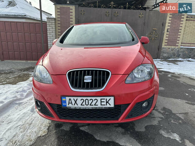 Червоний Сеат Altea, об'ємом двигуна 1.6 л та пробігом 180 тис. км за 10000 $, фото 2 на Automoto.ua