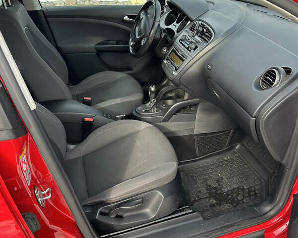 Червоний Сеат Altea, об'ємом двигуна 1.6 л та пробігом 180 тис. км за 10000 $, фото 6 на Automoto.ua