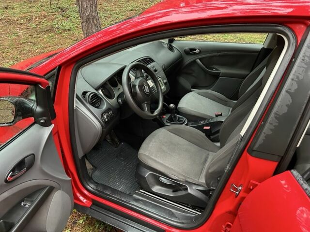 Красный Сеат Алтеа, объемом двигателя 1.6 л и пробегом 295 тыс. км за 3950 $, фото 3 на Automoto.ua