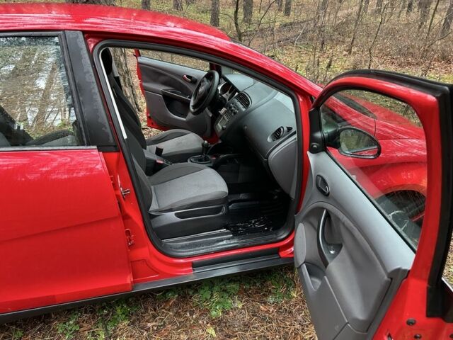 Красный Сеат Алтеа, объемом двигателя 1.6 л и пробегом 295 тыс. км за 3950 $, фото 4 на Automoto.ua