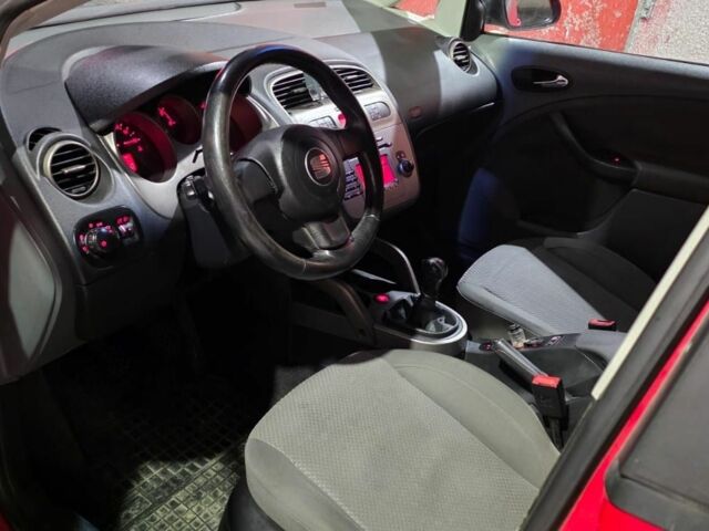 Красный Сеат Алтеа, объемом двигателя 2 л и пробегом 290 тыс. км за 2350 $, фото 5 на Automoto.ua