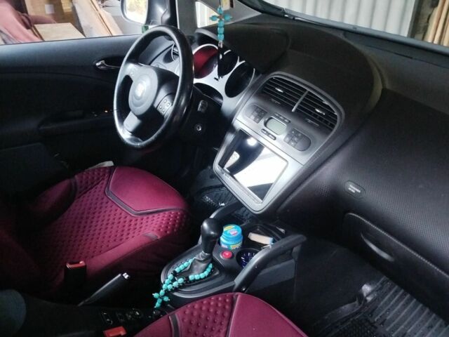 Красный Сеат Алтеа, объемом двигателя 2 л и пробегом 257 тыс. км за 6000 $, фото 3 на Automoto.ua