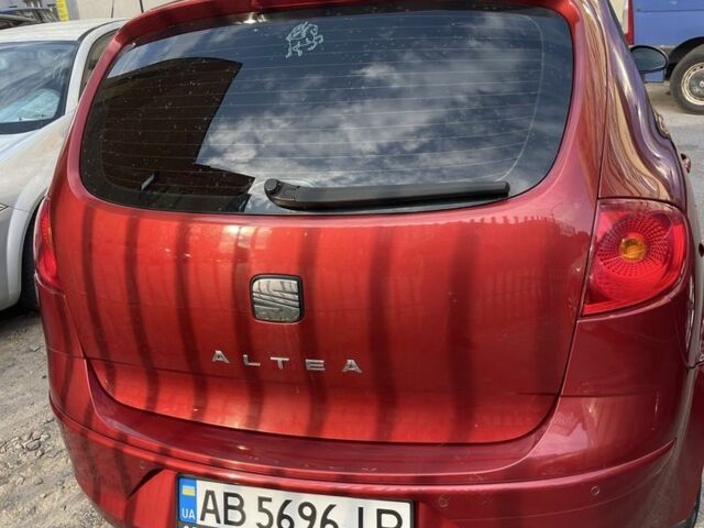 Красный Сеат Алтеа, объемом двигателя 1.4 л и пробегом 222 тыс. км за 6200 $, фото 3 на Automoto.ua