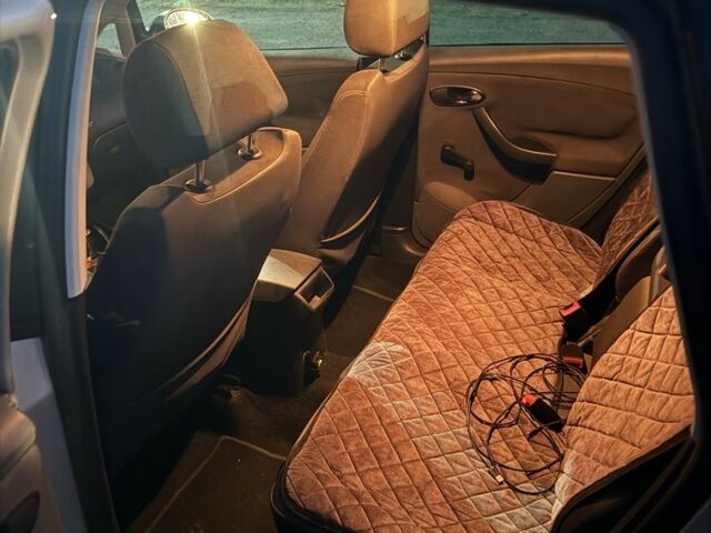 Серый Сеат Алтеа, объемом двигателя 1.6 л и пробегом 325 тыс. км за 3500 $, фото 4 на Automoto.ua