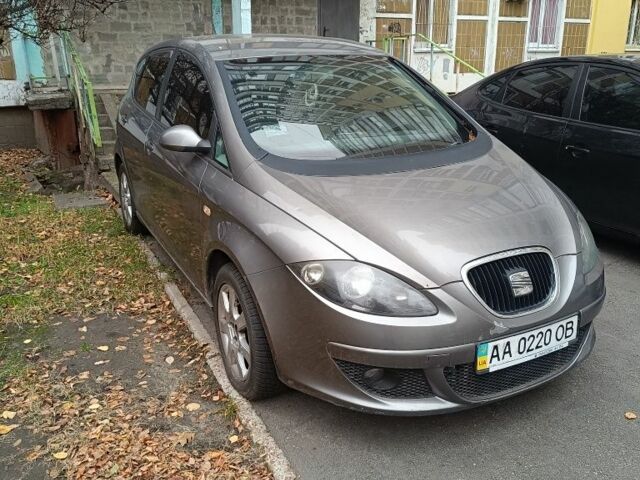 Серый Сеат Алтеа, объемом двигателя 1.6 л и пробегом 201 тыс. км за 5600 $, фото 2 на Automoto.ua
