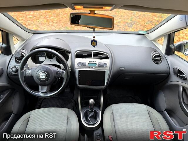 Сеат Altea 2004 у Кропивницькому (Кіровограді) на Automoto.ua Сірий Сеат Altea, об'ємом двигуна 2 л та пробігом 256 тис. км за 5999 $, фото 6 на Automoto.ua