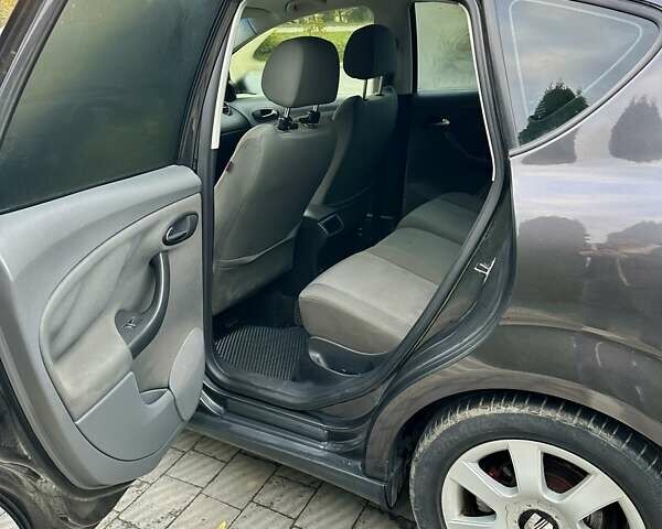 Сеат Altea 2004 у Новояворівськ на Automoto.ua Сірий Сеат Altea, об'ємом двигуна 1.9 л та пробігом 334 тис. км за 5800 $, фото 5 на Automoto.ua