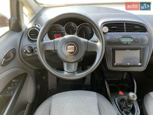 Сірий Сеат Altea, об'ємом двигуна 1.6 л та пробігом 218 тис. км за 5400 $, фото 4 на Automoto.ua