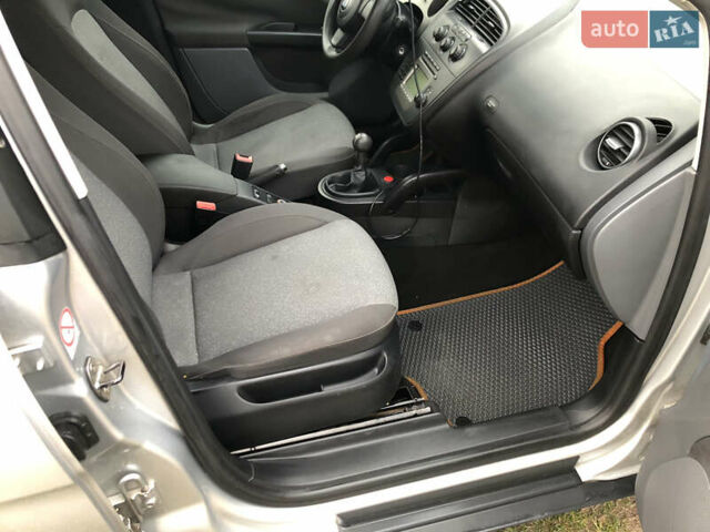 Серый Сеат Алтеа, объемом двигателя 1.6 л и пробегом 300 тыс. км за 4500 $, фото 17 на Automoto.ua