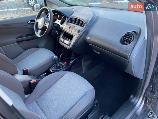 Сірий Сеат Altea, об'ємом двигуна 1.6 л та пробігом 240 тис. км за 4800 $, фото 13 на Automoto.ua