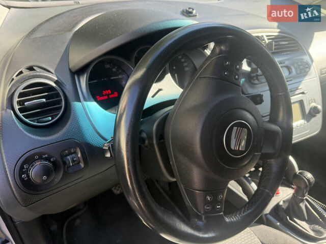 Сірий Сеат Altea, об'ємом двигуна 1.9 л та пробігом 392 тис. км за 5300 $, фото 7 на Automoto.ua