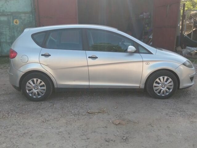 Сірий Сеат Altea, об'ємом двигуна 2 л та пробігом 352 тис. км за 2100 $, фото 2 на Automoto.ua