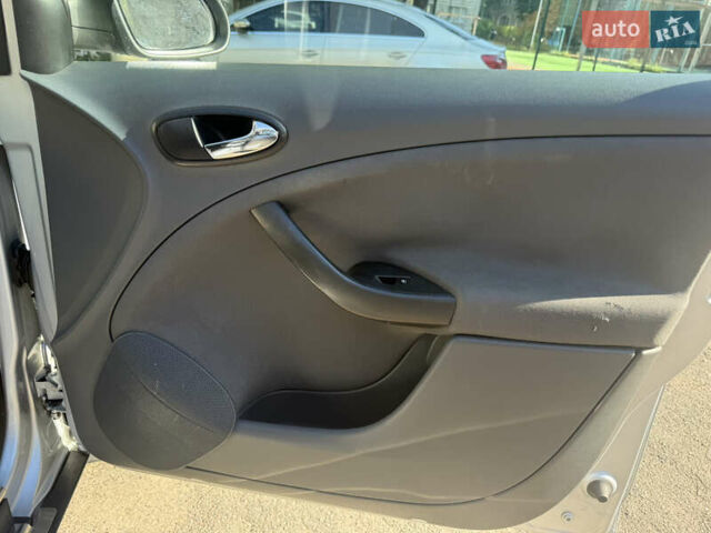 Сірий Сеат Altea, об'ємом двигуна 1.9 л та пробігом 392 тис. км за 5300 $, фото 11 на Automoto.ua