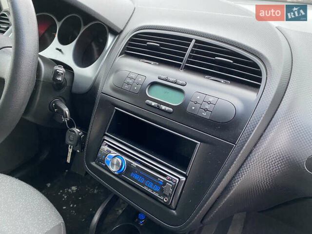 Серый Сеат Алтеа, объемом двигателя 1.6 л и пробегом 240 тыс. км за 5500 $, фото 12 на Automoto.ua