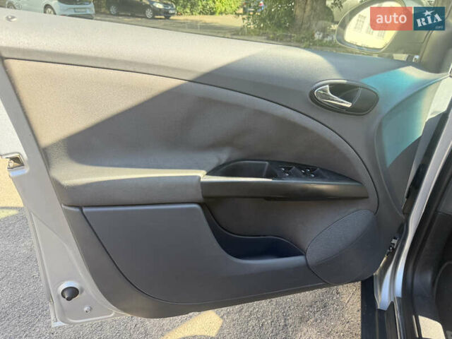 Сірий Сеат Altea, об'ємом двигуна 1.9 л та пробігом 392 тис. км за 5300 $, фото 10 на Automoto.ua