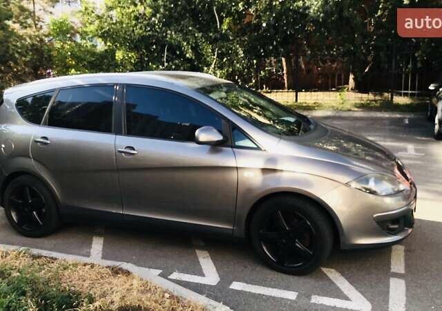 Сірий Сеат Altea, об'ємом двигуна 1.97 л та пробігом 243 тис. км за 6200 $, фото 5 на Automoto.ua