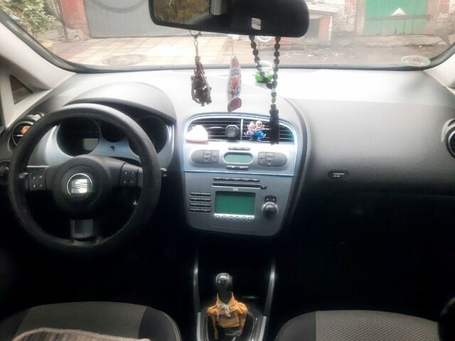 Серый Сеат Алтеа, объемом двигателя 1.6 л и пробегом 211 тыс. км за 7200 $, фото 1 на Automoto.ua