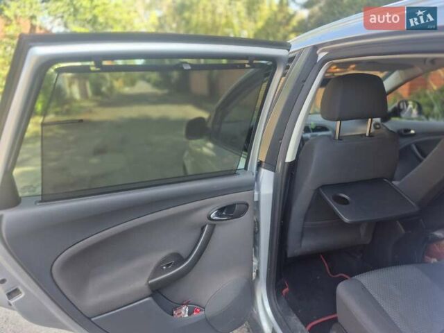 Сірий Сеат Altea, об'ємом двигуна 2 л та пробігом 235 тис. км за 6500 $, фото 5 на Automoto.ua