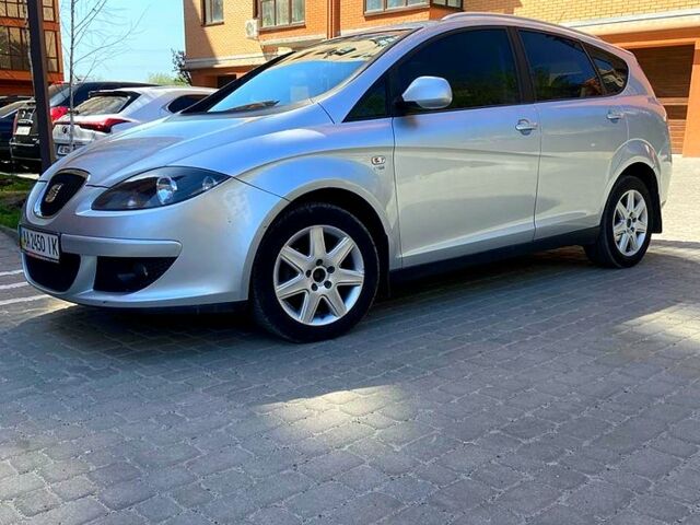 Сірий Сеат Altea, об'ємом двигуна 2 л та пробігом 226 тис. км за 6850 $, фото 3 на Automoto.ua