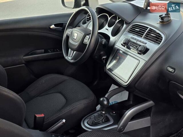 Сірий Сеат Altea, об'ємом двигуна 1.8 л та пробігом 208 тис. км за 7499 $, фото 22 на Automoto.ua