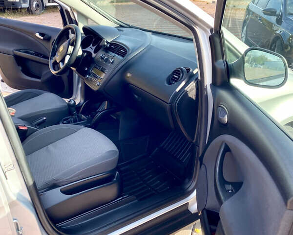 Сірий Сеат Altea, об'ємом двигуна 1.6 л та пробігом 252 тис. км за 6900 $, фото 19 на Automoto.ua