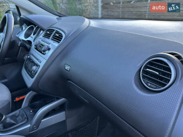 Сірий Сеат Altea, об'ємом двигуна 1.4 л та пробігом 179 тис. км за 5999 $, фото 83 на Automoto.ua