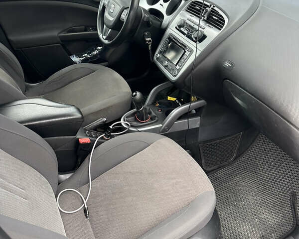 Сеат Altea 2011 у Львові на Automoto.ua Сірий Сеат Altea, об'ємом двигуна 1.6 л та пробігом 290 тис. км за 7100 $, фото 12 на Automoto.ua