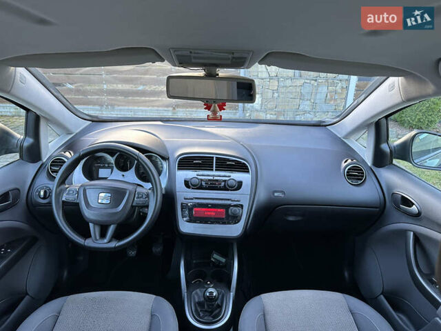 Сірий Сеат Altea, об'ємом двигуна 1.4 л та пробігом 179 тис. км за 5999 $, фото 3 на Automoto.ua