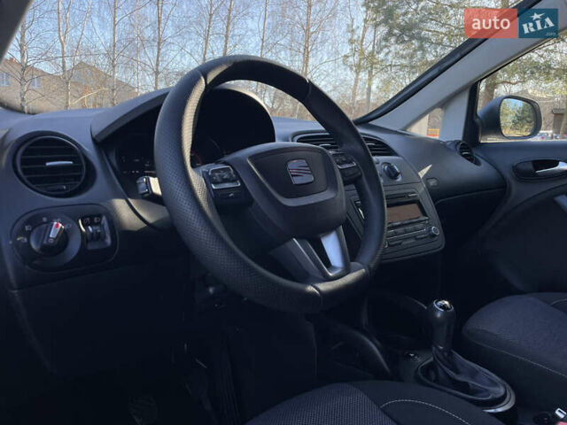 Серый Сеат Алтеа, объемом двигателя 1.6 л и пробегом 217 тыс. км за 6650 $, фото 2 на Automoto.ua