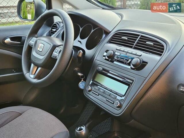 Сірий Сеат Altea, об'ємом двигуна 1.6 л та пробігом 217 тис. км за 6699 $, фото 52 на Automoto.ua