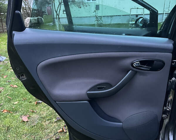 Синий Сеат Алтеа, объемом двигателя 1.6 л и пробегом 262 тыс. км за 5997 $, фото 19 на Automoto.ua