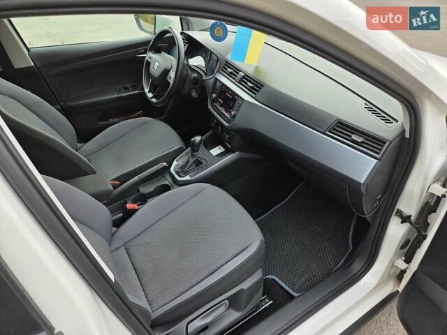 Белый Сеат Arona, объемом двигателя 1 л и пробегом 119 тыс. км за 14750 $, фото 11 на Automoto.ua