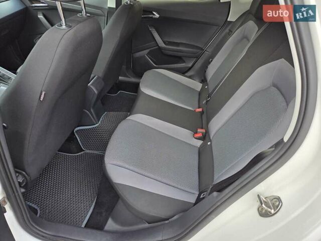 Белый Сеат Arona, объемом двигателя 1 л и пробегом 119 тыс. км за 14750 $, фото 13 на Automoto.ua