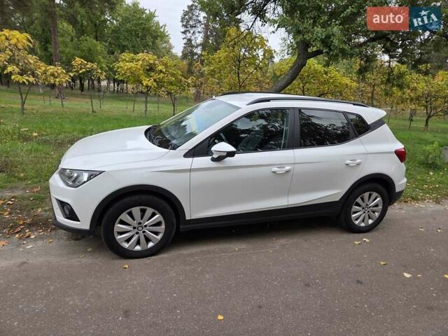 Белый Сеат Arona, объемом двигателя 1 л и пробегом 119 тыс. км за 14750 $, фото 1 на Automoto.ua