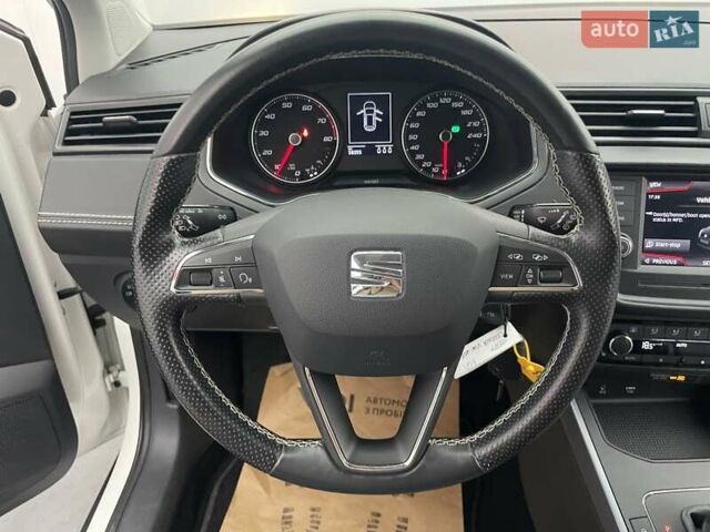 Білий Сеат Arona, об'ємом двигуна 1 л та пробігом 58 тис. км за 16786 $, фото 11 на Automoto.ua