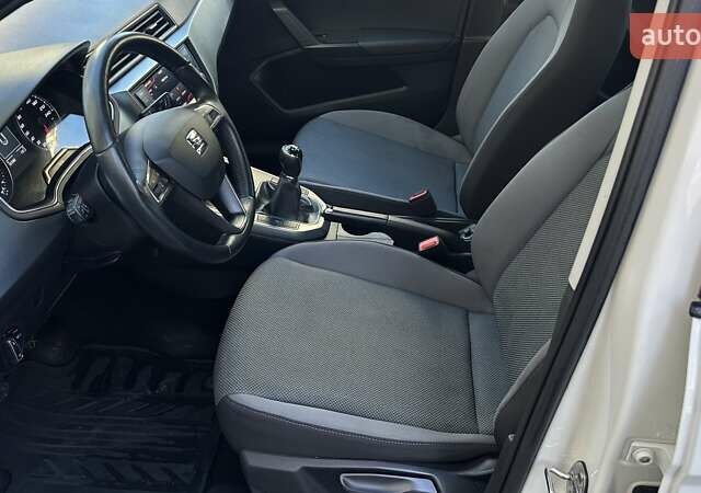 Білий Сеат Arona, об'ємом двигуна 1 л та пробігом 161 тис. км за 9950 $, фото 26 на Automoto.ua