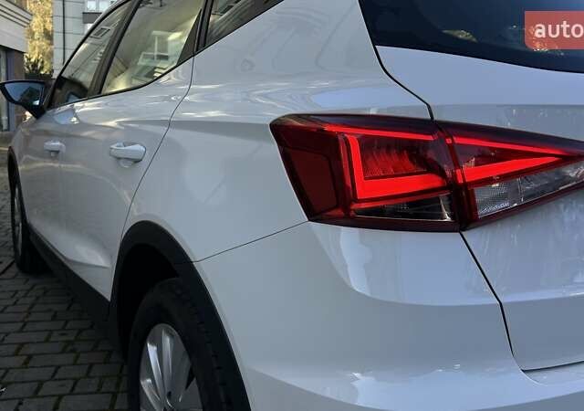 Білий Сеат Arona, об'ємом двигуна 1 л та пробігом 161 тис. км за 9950 $, фото 15 на Automoto.ua