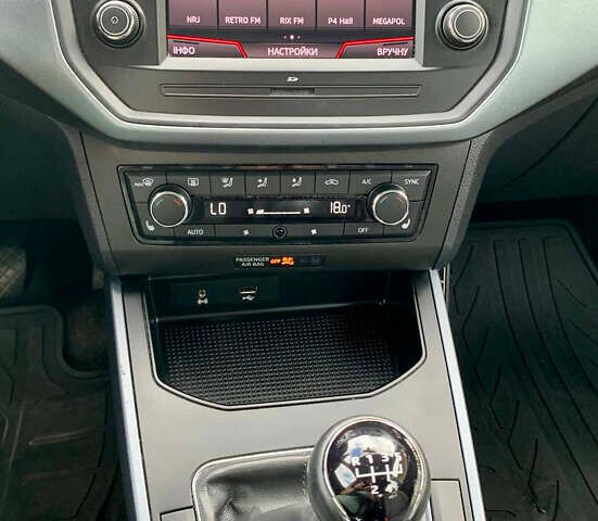 Білий Сеат Arona, об'ємом двигуна 1 л та пробігом 160 тис. км за 10340 $, фото 5 на Automoto.ua