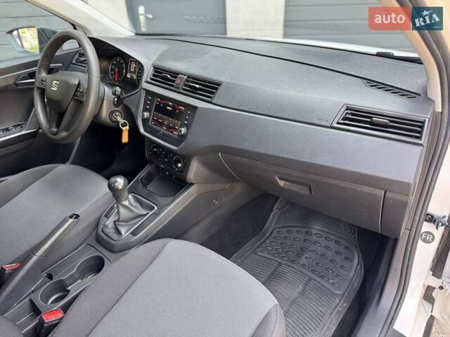 Білий Сеат Arona, об'ємом двигуна 1 л та пробігом 190 тис. км за 9900 $, фото 10 на Automoto.ua