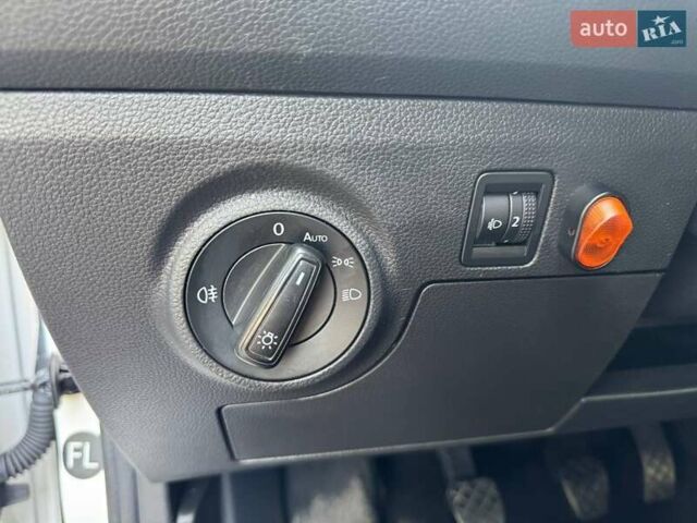 Білий Сеат Arona, об'ємом двигуна 1 л та пробігом 190 тис. км за 9900 $, фото 14 на Automoto.ua