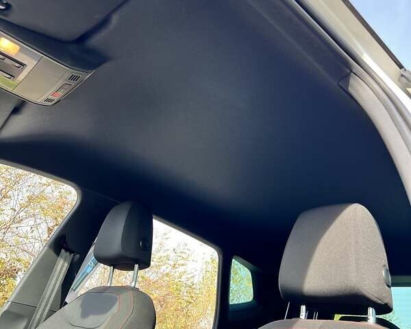 Білий Сеат Arona, об'ємом двигуна 1 л та пробігом 42 тис. км за 18000 $, фото 17 на Automoto.ua