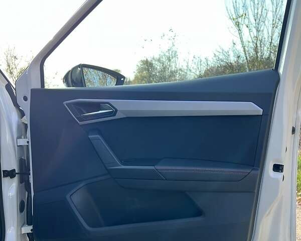 Білий Сеат Arona, об'ємом двигуна 1 л та пробігом 42 тис. км за 18000 $, фото 6 на Automoto.ua