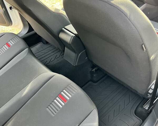 Білий Сеат Arona, об'ємом двигуна 1 л та пробігом 42 тис. км за 18000 $, фото 19 на Automoto.ua